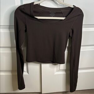 Womens cropped activewear top